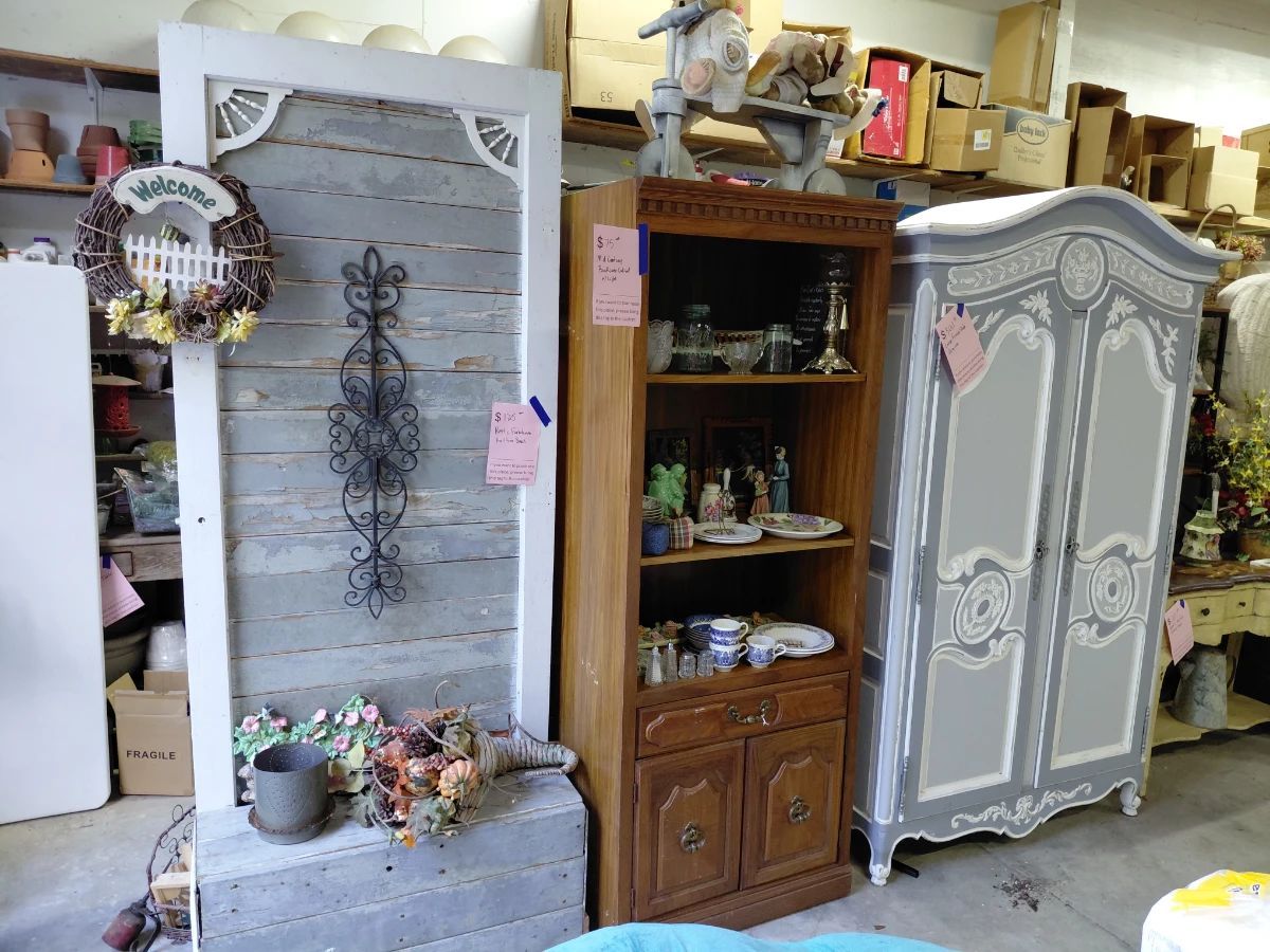 Items on offer in Morriston, FL — Massive Morriston Estate Sale PART 1