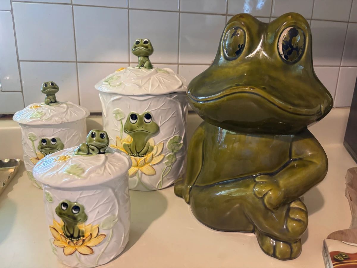 Items on offer in Miami, FL — RETRO TREASURES,TOADS & TOOLS IN MIAMI