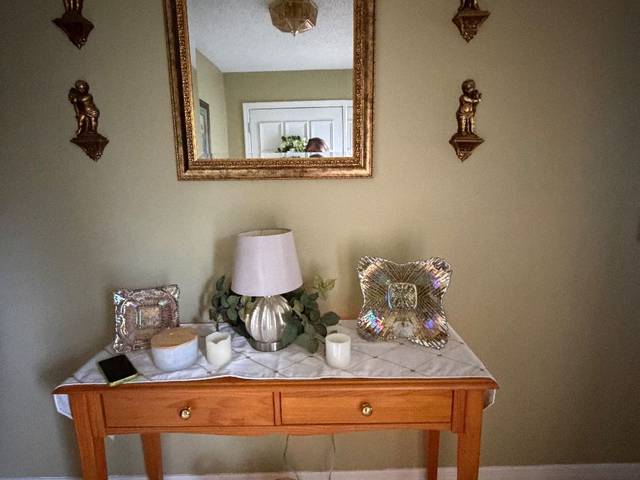 Items on offer in Ocala, FL — More Splendid Estate Sale